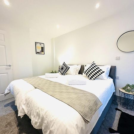 301 Grosvenor House Apartment Wakefield Bagian luar foto