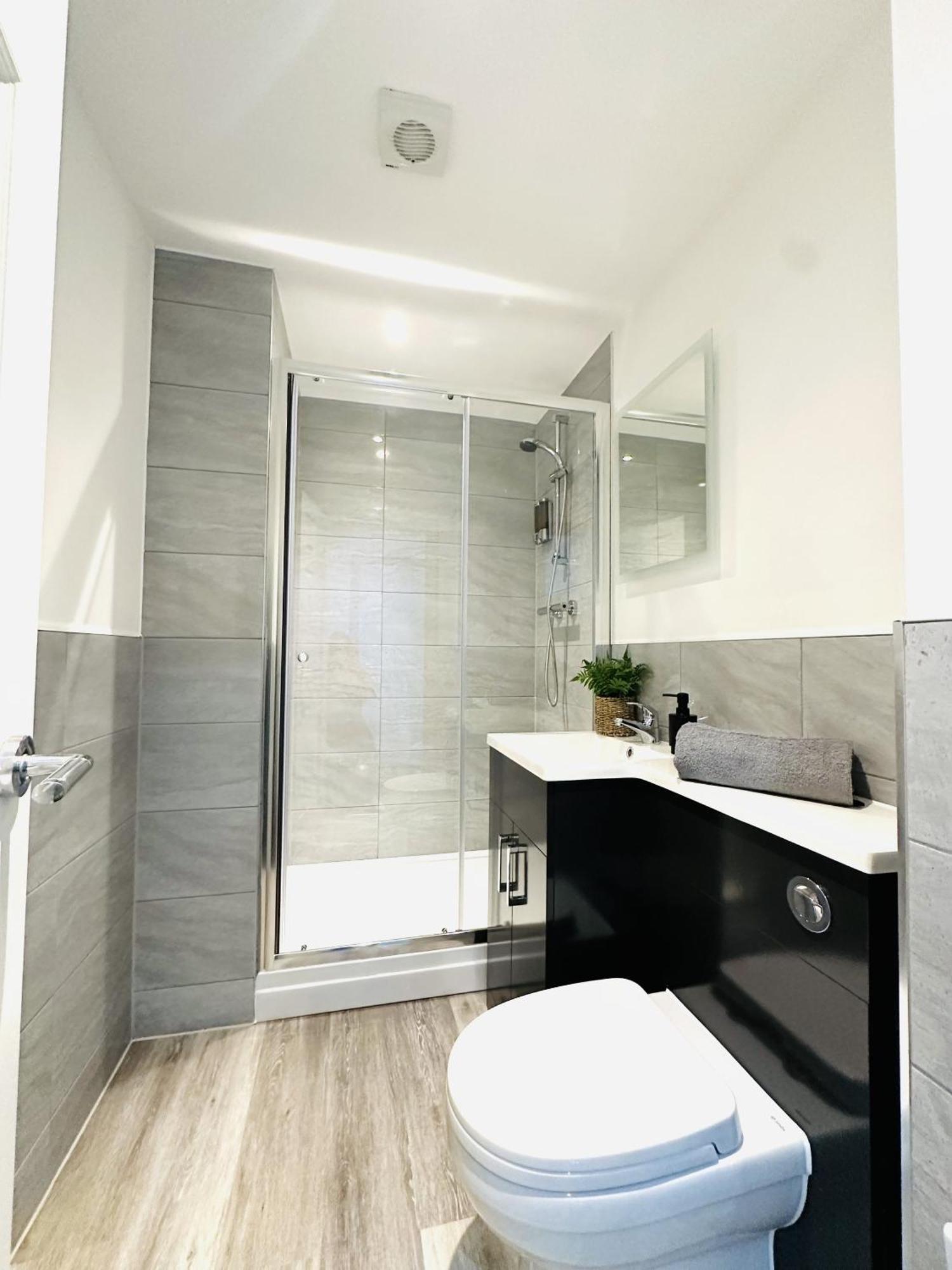 301 Grosvenor House Apartment Wakefield Bagian luar foto