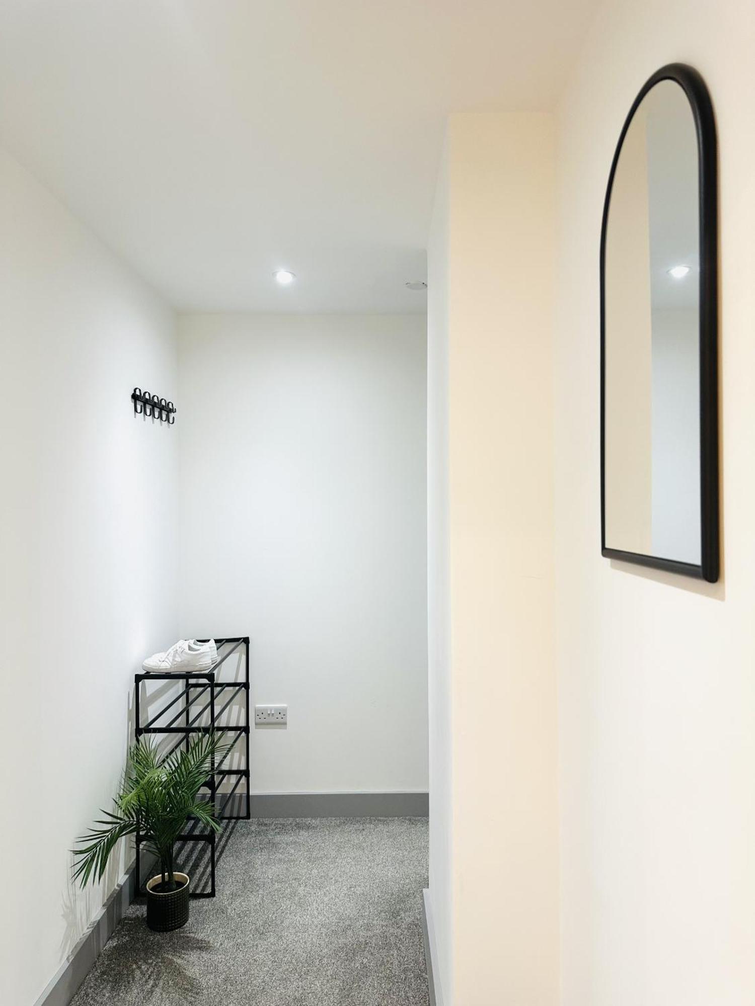 301 Grosvenor House Apartment Wakefield Bagian luar foto