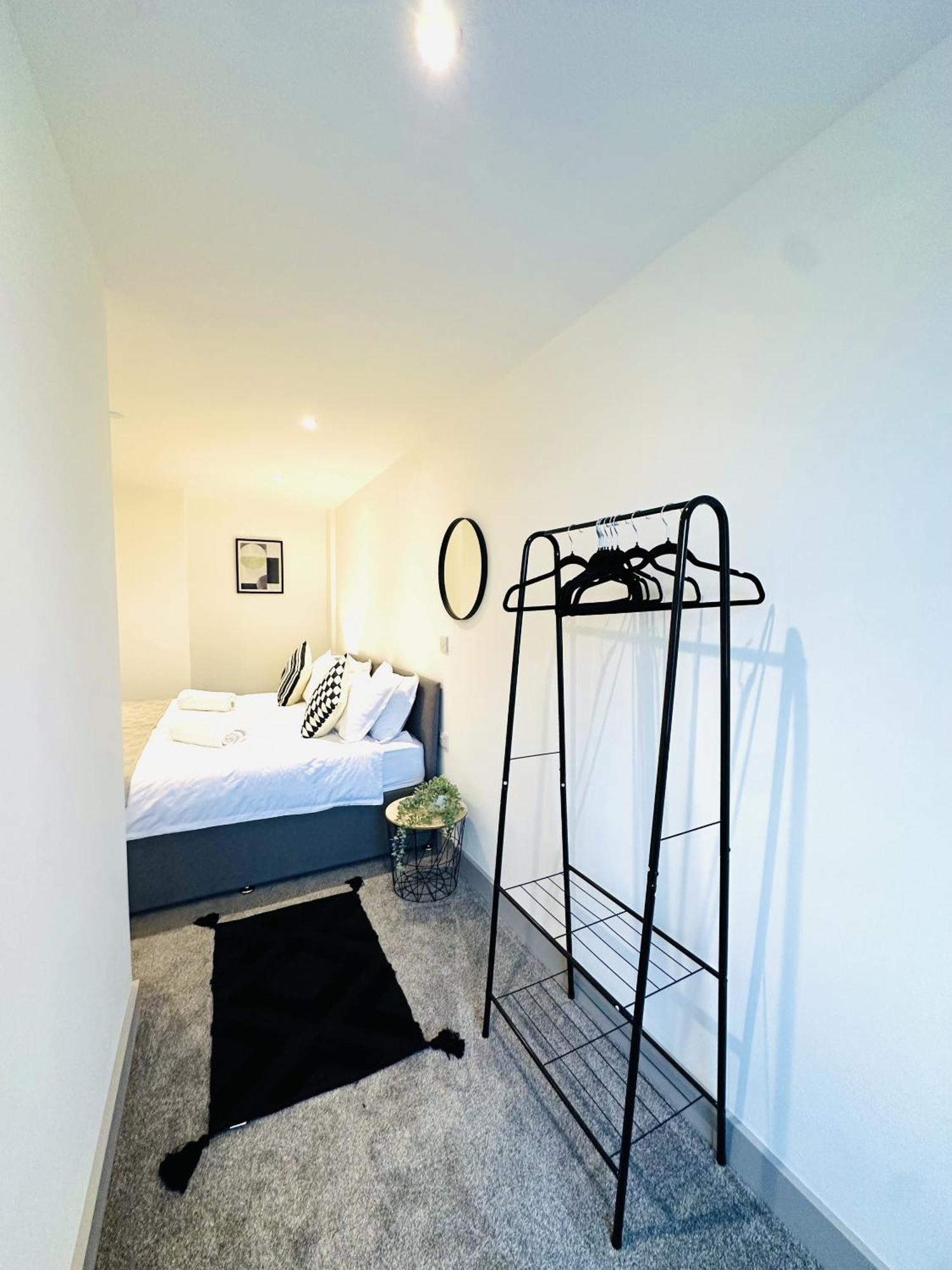 301 Grosvenor House Apartment Wakefield Bagian luar foto