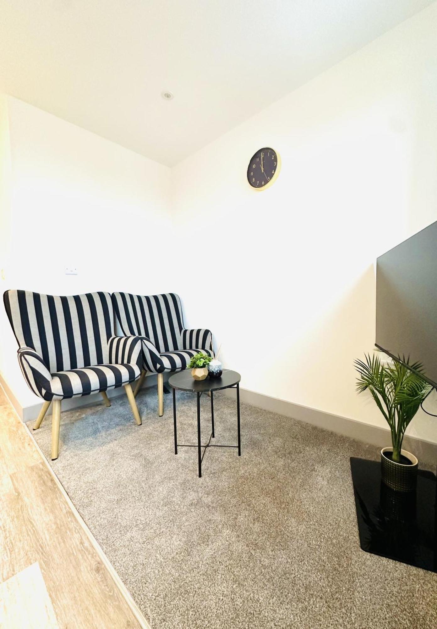 301 Grosvenor House Apartment Wakefield Bagian luar foto