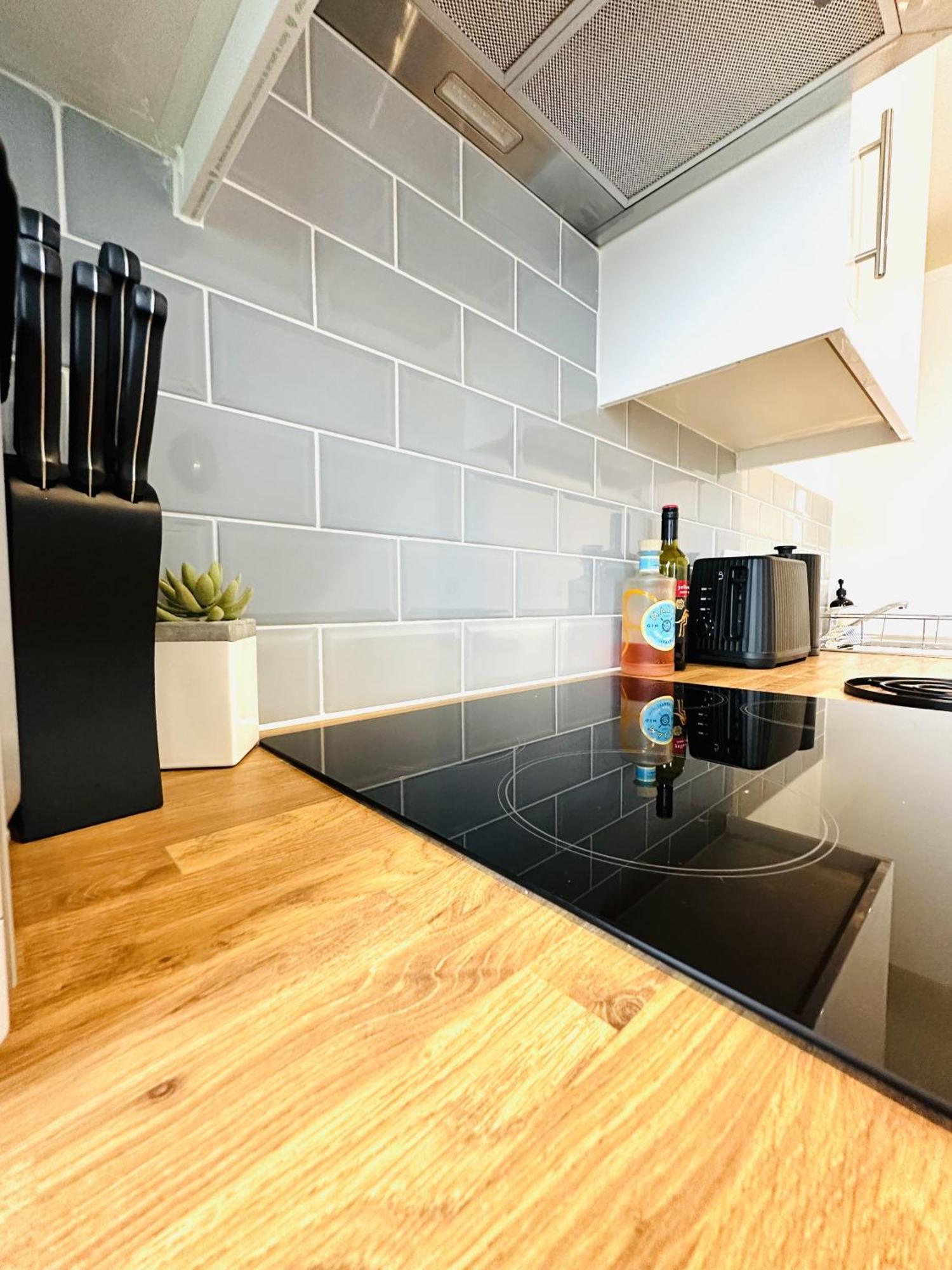 301 Grosvenor House Apartment Wakefield Bagian luar foto